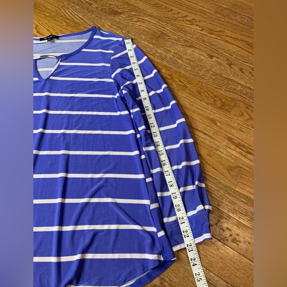 54. Lily Morgan Striped Long Sleeve Top with Hardware Detail - Size L - Picture 7 of 7